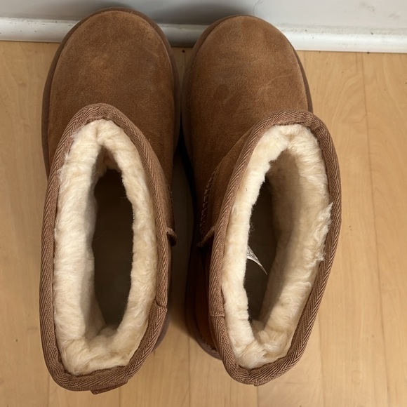 UGG CLASSIC MINI PLATFORM BOOTS - Picture 6 of 9